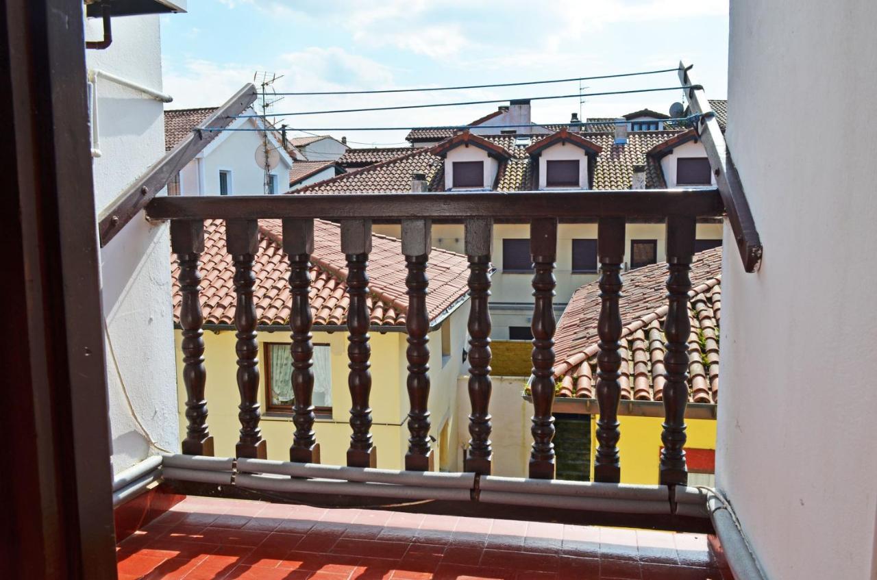 Apartamento El Corro: Con Parking En Pleno Centro De Comillas Kültér fotó